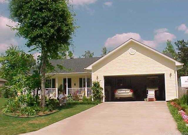 Property at 8 William Ct, Sheridan, AR 72150, 3 beds, 2 baths