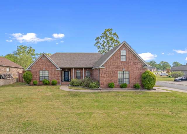 Property at 7200 Northlake Dr, Jacksonville, AR 72076, 5 beds, 2 baths