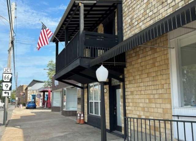 Property at 118 E Main St, Mountain View, AR 72560, 2 beds, 2 baths