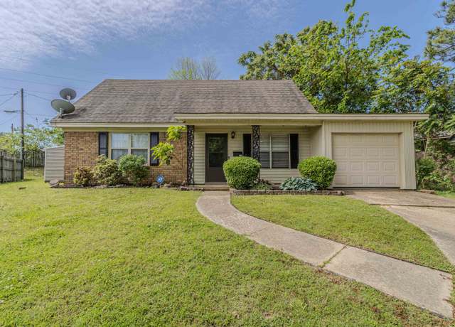 Property at 1108 W Main St, Paragould, AR 72450, 4 beds, 2 baths