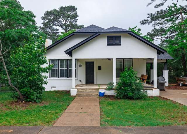 Property at 1626 Logan St, Arkadelphia, AR 71923, 3 beds, 2 baths
