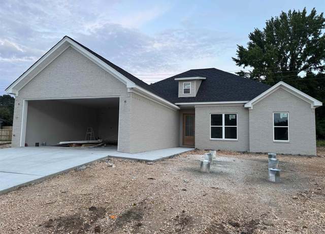 Property at 3901 Spencer Crossing Dr, Benton, AR 72019, 4 beds, 2 baths