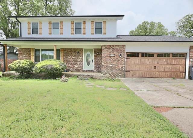 Property at 102 Windsor Pl, Hot Springs, AR 71901, 4 beds, 2.5 baths