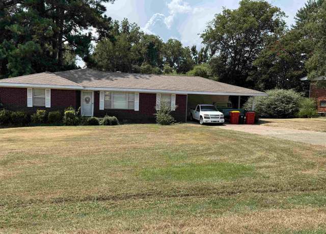 Property at 4 Deerwood Dr, Morrilton, AR 72110, 4 beds, 2 baths
