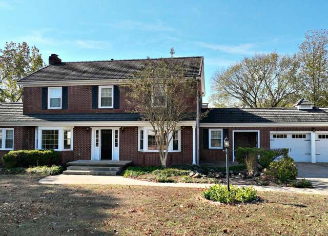 Property at 301 Reine St, Mena, AR 71953, 5 beds, 3.5 baths