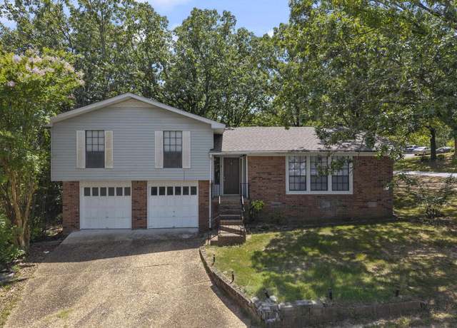 Property at 8 Idlewood Pl, Maumelle, AR 72113, 3 beds, 2 baths