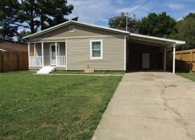 Property at 1203 E Lake St, Paragould, AR 72450, 3 beds, 2 baths