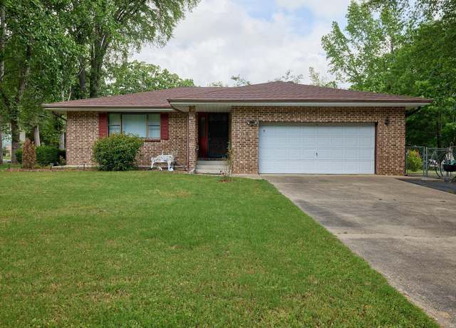 Property at 319 Shawnee St, Hot Springs, AR 71901, 3 beds, 2 baths