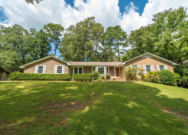 Property at 107 Leslie St, Hot Springs, AR 71901, 3 beds, 2.5 baths