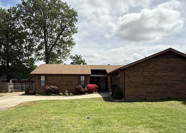 Property at 1201 Asa Dr, Paragould, AR 72450, 3 beds, 2 baths