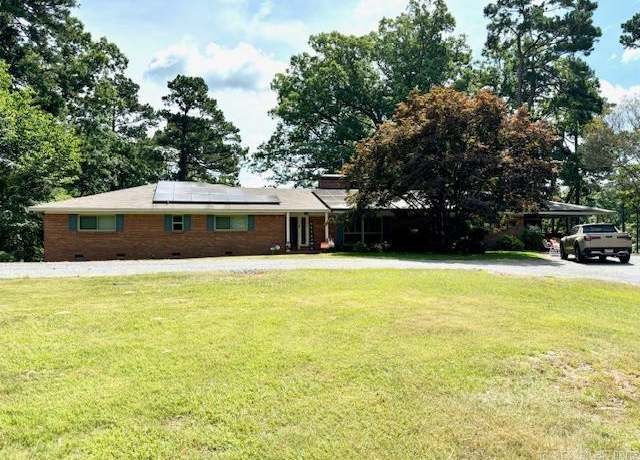 Property at 1077 Ridgeview, Camden, AR 71701, 4 beds, 3.5 baths