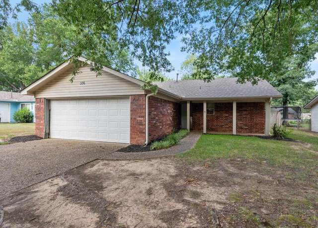 Property at 306 Club Ln, Conway, AR 72034, 3 beds, 2 baths