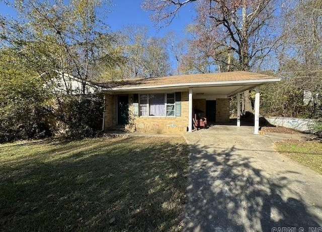 Property at 302 Jerome St, Hot Springs, AR 71913, 3 beds, 1 bath
