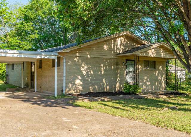 Property at 1015 S 13th St, Arkadelphia, AR 71923, 3 beds, 1.5 baths