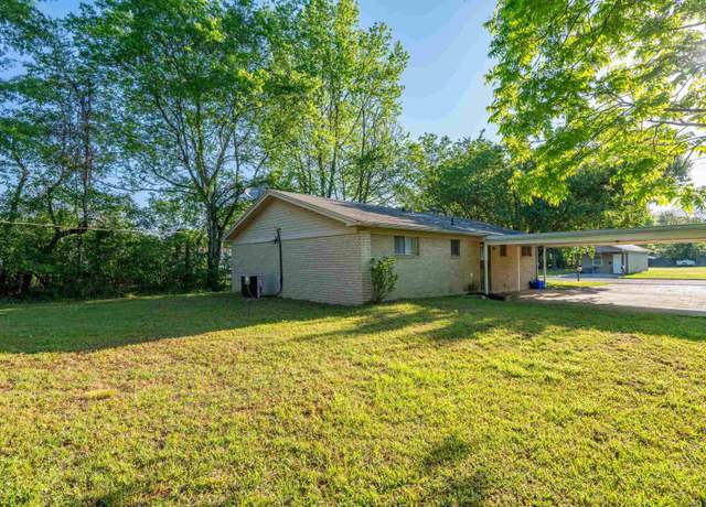 Property at 1015 S 13th St, Arkadelphia, AR 71923, 3 beds, 1.5 baths