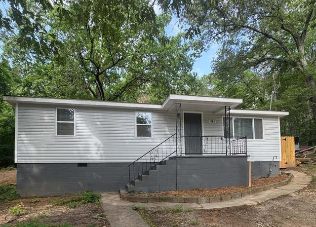 Property at 461 Walnut St, Hot Springs, AR 71901, 3 beds, 2 baths