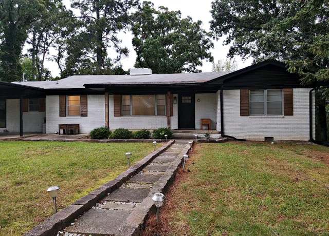 Property at 6 Pinewood Dr, Arkadelphia, AR 71923, 6 beds, 3 baths