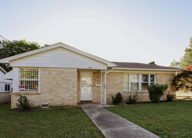 Property at 200 Sonnet St, Hot Springs, AR 71913, 4 beds, 1.5 baths