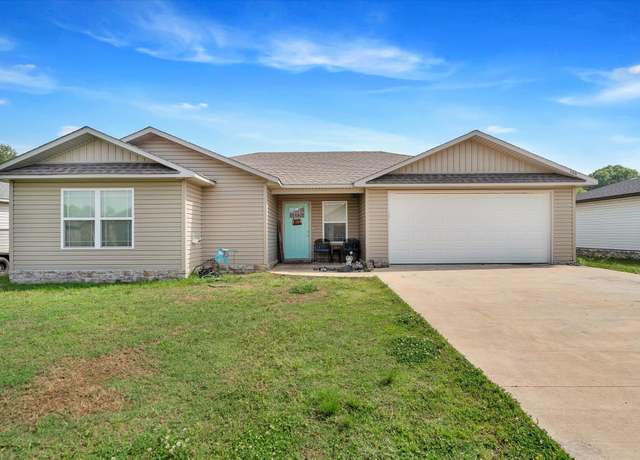 Property at 104 Stacy Dr, Paragould, AR 72450, 3 beds, 2 baths