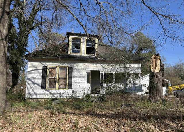 Property at 1030 N Izard St, Forrest City, AR 72335, 3 beds, 1 bath