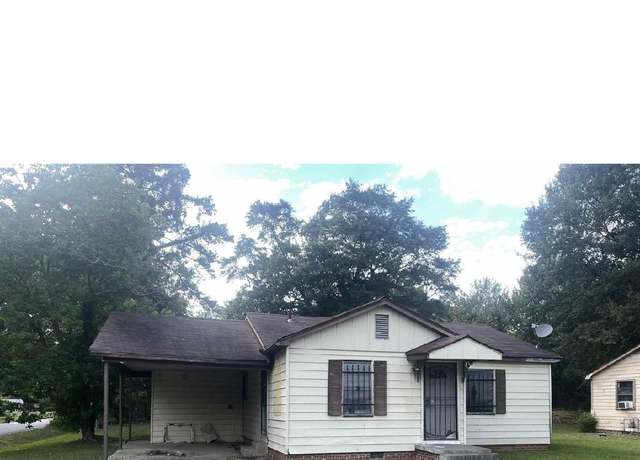 Property at 2004 S Maple St, Pine Bluff, AR 71603, 3 beds, 1 bath