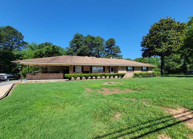 Property at 729 N Ninth St, De Queen, AR 71832, 3 beds, 2.5 baths