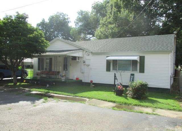 Property at 316 Bellvue St, Steele, MO 63877, 2 beds, 1 bath
