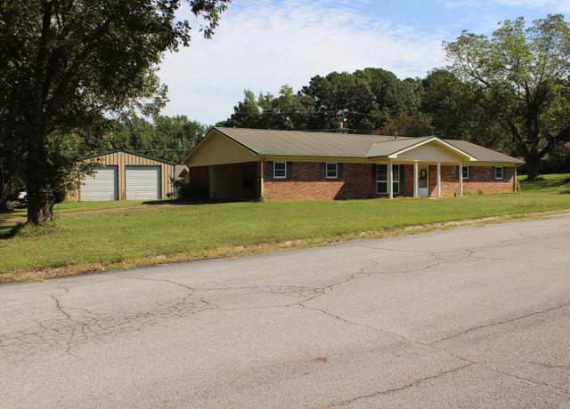 Property at 1403 Wildwood Dr, Nashville, AR 71852, 3 beds, 2 baths