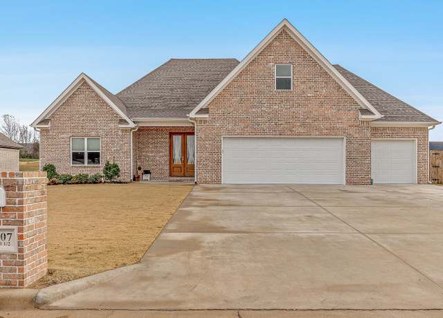 Property at 1407 S 30 1/2 St, Paragould, AR 72450, 4 beds, 2 baths