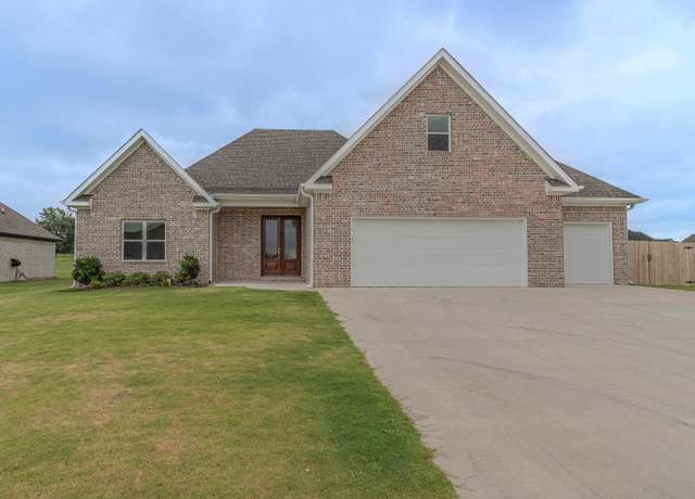Property at 1407 S 30 1/2 St, Paragould, AR 72450, 4 beds, 2 baths