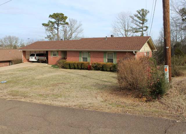 Property at 1010 N 9th St, Nashville, AR 71852, 3 beds, 2 baths