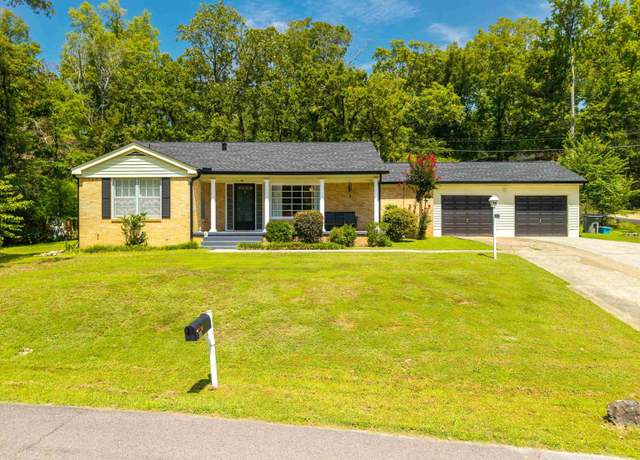 Property at 215 Lamott St, Hot Springs, AR 71901, 3 beds, 2 baths