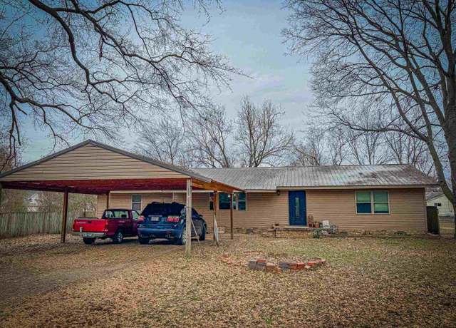 Property at 707 E Main St, Paris, AR 72855, 4 beds, 3 baths