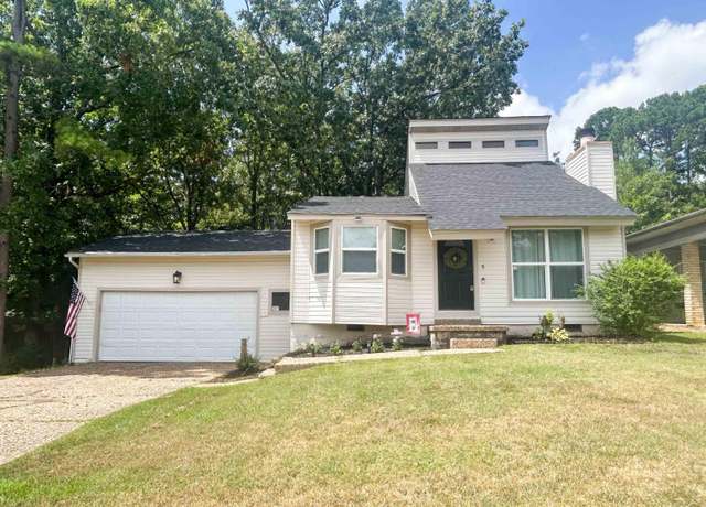 Property at 5 Prince Dr, Maumelle, AR 72113, 3 beds, 2 baths