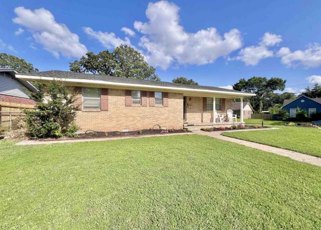 Property at 5600 N Locust St, North Little Rock, AR 72116, 3 beds, 2.5 baths