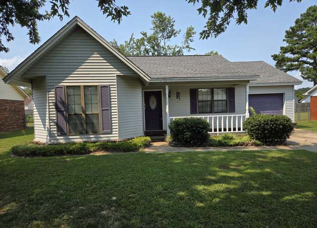 Property at 104 Dean St, Searcy, AR 72143, 3 beds, 2 baths