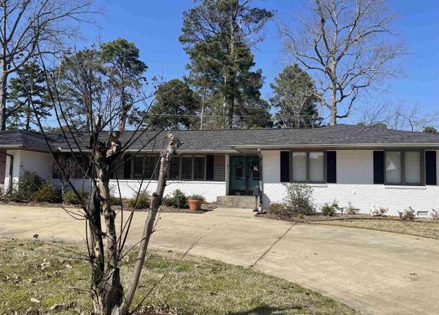 Property at 2000 W Oak St, El Dorado, AR 71730, 4 beds, 2.5 baths
