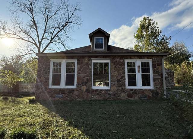Property at 306 S 4th St, Heber Springs, AR 72543, 3 beds, 2 baths
