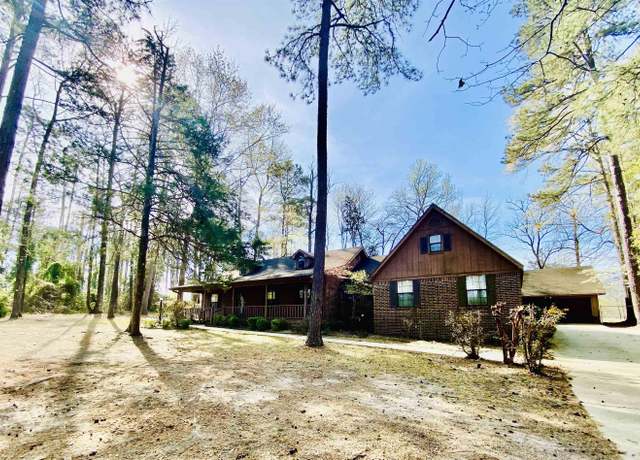 Property at 127 Southwood Dr, Camden, AR 71701, 3 beds, 3 baths