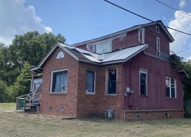 Property at 825 N D St, North Little Rock, AR 72114, 3 beds, 2 baths
