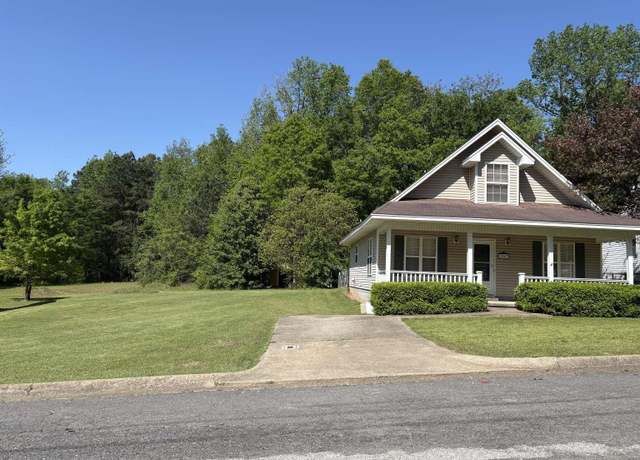 Property at 1047 S 13th St, Arkadelphia, AR 71923, 3 beds, 2 baths