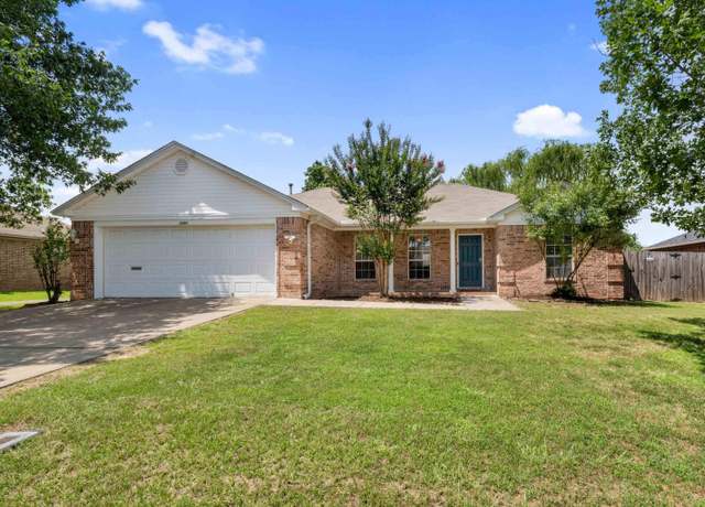 Property at 2760 York Ln, Conway, AR, 3 beds, 2 baths