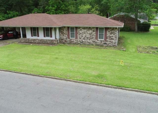 Property at 1347 Lee St, Arkadelphia, AR 71923, 3 beds, 2 baths