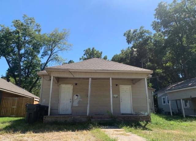 Property at 1305 Oakhurst, Jonesboro, AR 72401, 3 beds, 2 baths