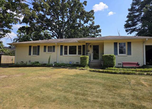 Property at 1405 Hillcrest Dr, Searcy, AR 72143, 3 beds, 2 baths