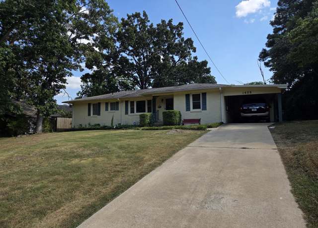 Property at 1405 Hillcrest Dr, Searcy, AR 72143, 3 beds, 2 baths