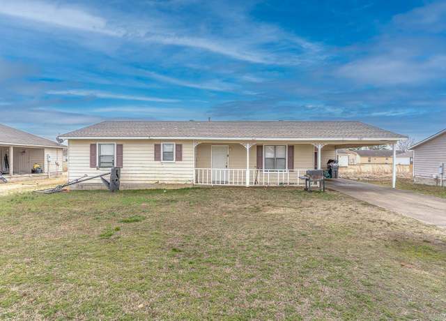 Property at 2807 Breezewood Dr, Jonesboro, AR 72401, 3 beds, 2 baths