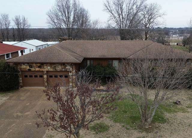 Property at 601 Hillview Dr, Paragould, AR, 3 beds, 2 baths