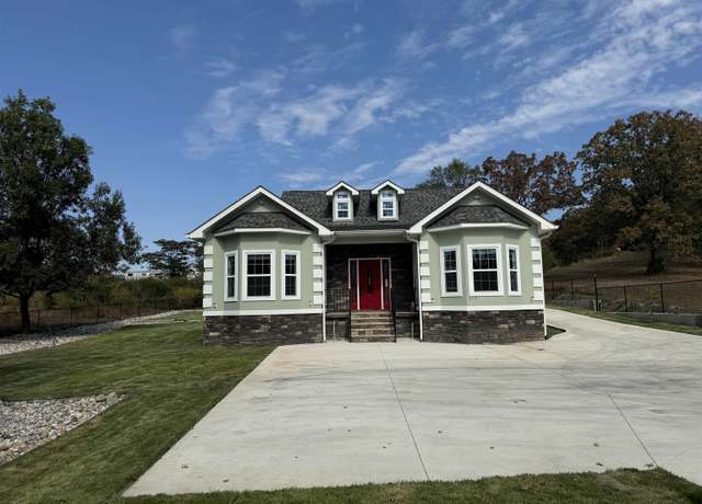Property at 2559 Spring St, Hot Springs, AR 71901, 3 beds, 2 baths