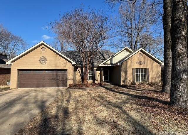 Property at 4112 Stephanie Ln, Jonesboro, AR 72401, 3 beds, 2 baths